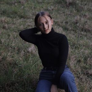 Meet your Posher, Leila